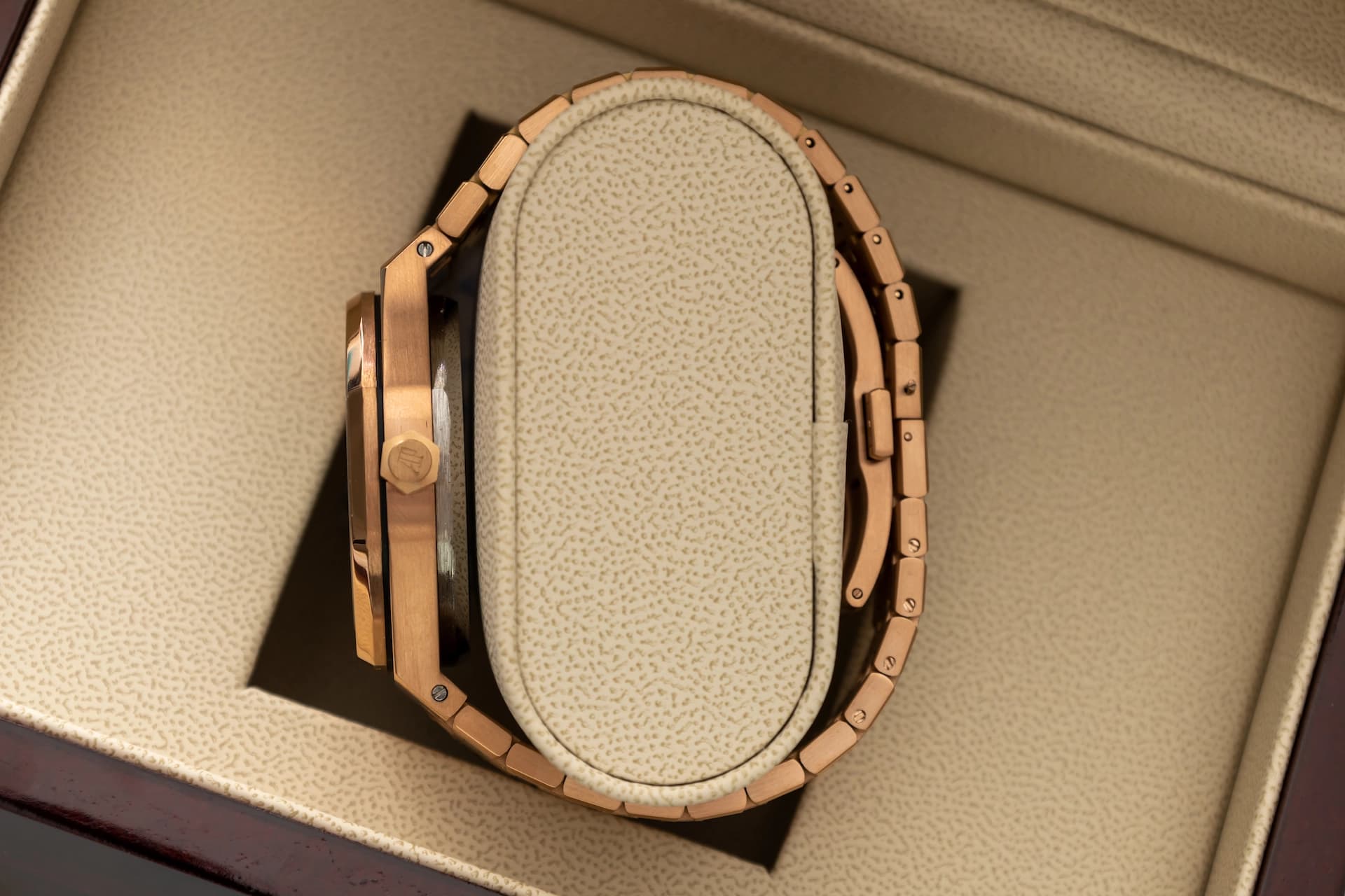 Audemars Piguet Royal Oak Rose Gold - Onyx Black Edition unghiul 5