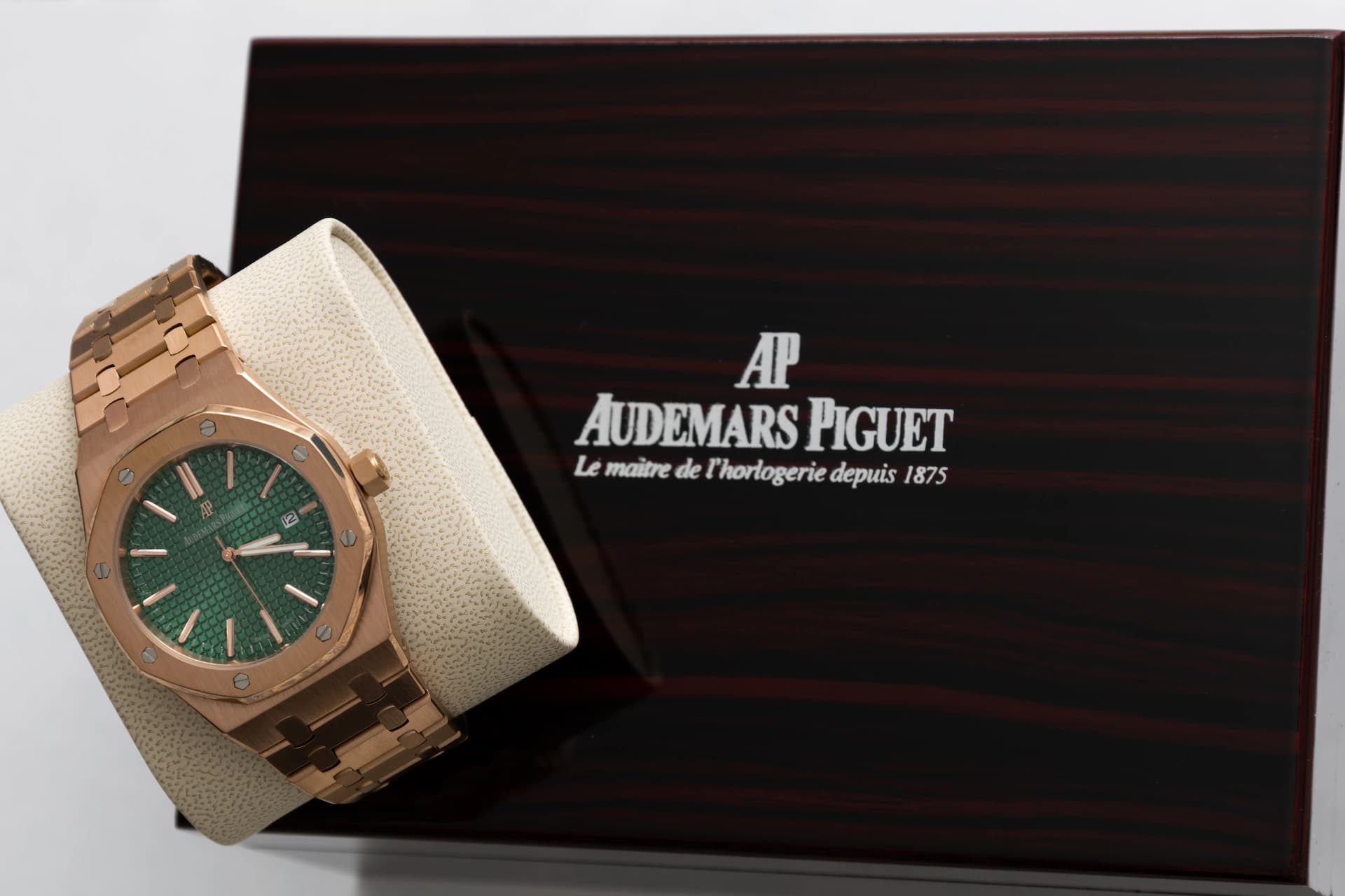 Audemars Piguet Royal Oak Rose Gold - Forest Green Edition unghiul 5
