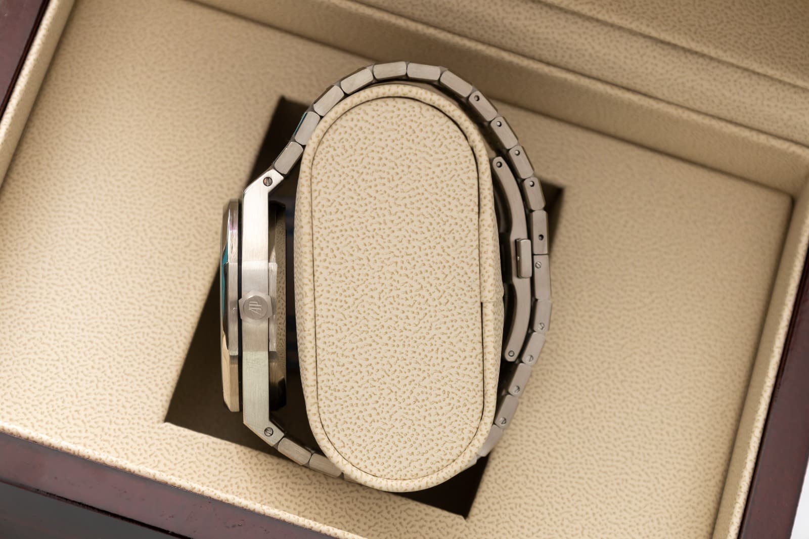 Audemars Royal Oak Silver - Cadran Alb unghiul 5